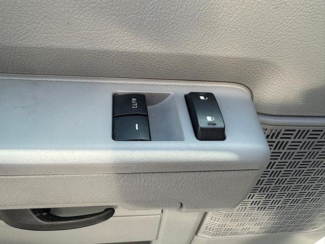 2024 Ford E-Series Cutaway Base