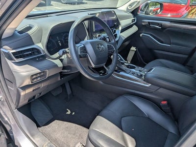 2023 Toyota Highlander Platinum