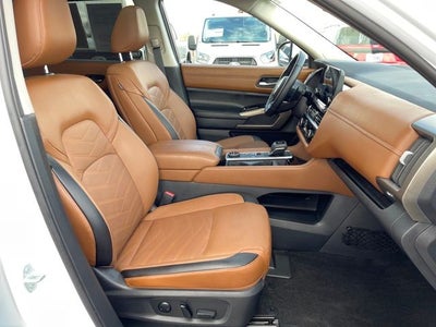 2025 Nissan Pathfinder Platinum