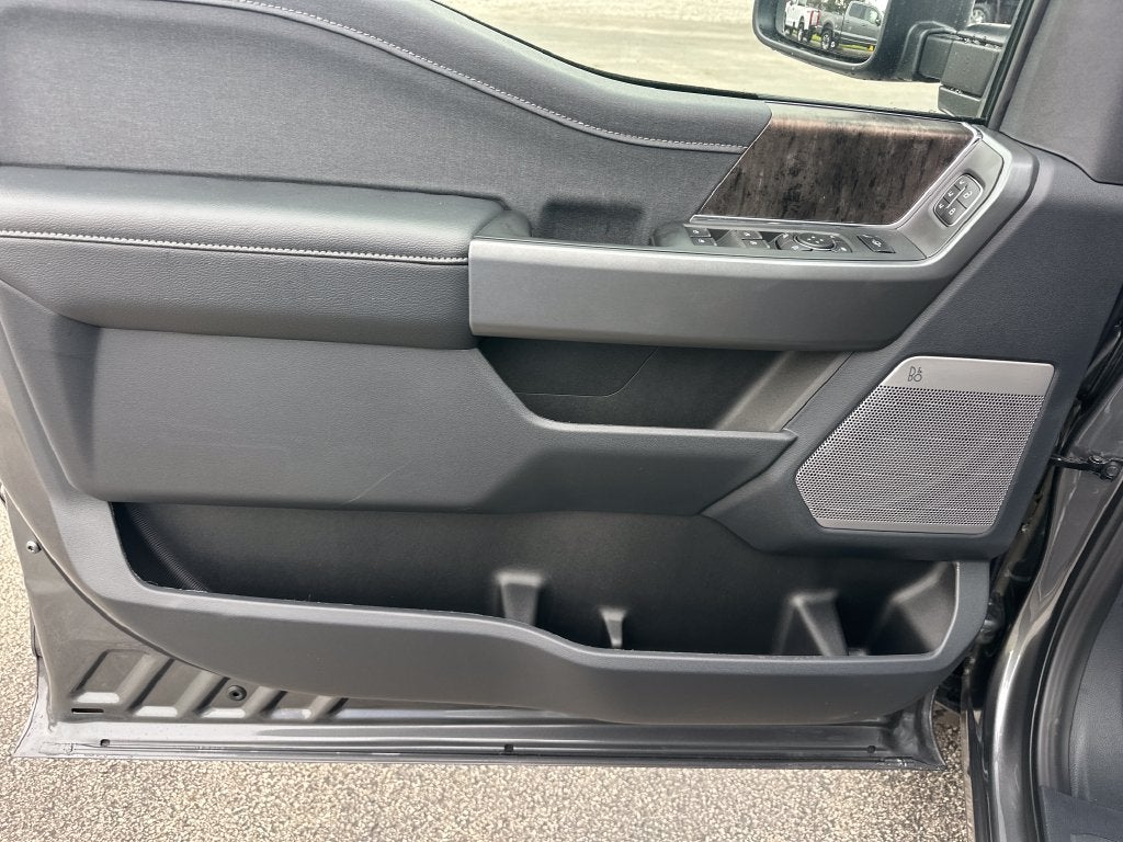 2027 Ford F-350SD Lariat