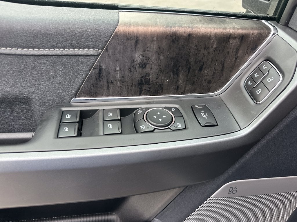 2027 Ford F-350SD Lariat