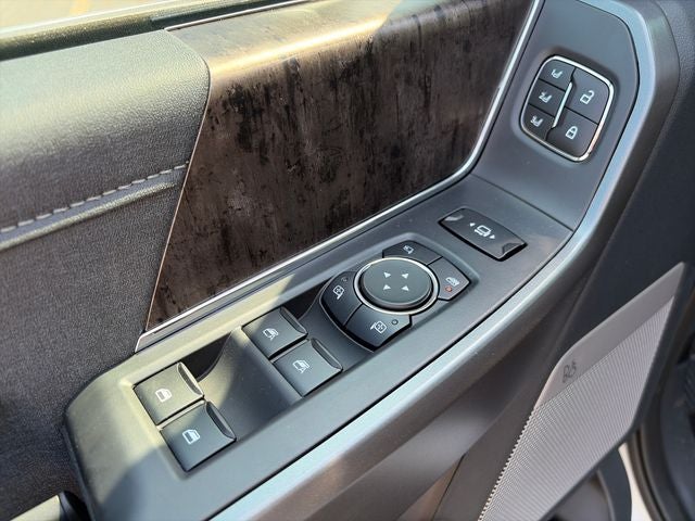 2027 Ford F-350SD Lariat DRW
