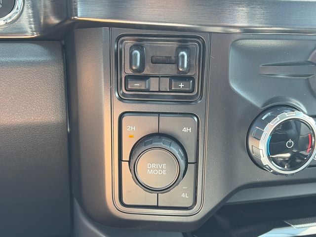 2027 Ford F-350SD Lariat DRW